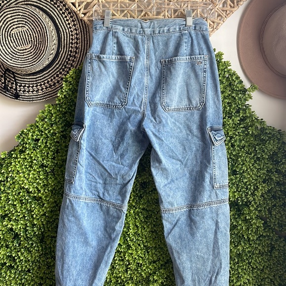 American Eagle Super High Waisted Demin Jogger - Picture 5 of 5